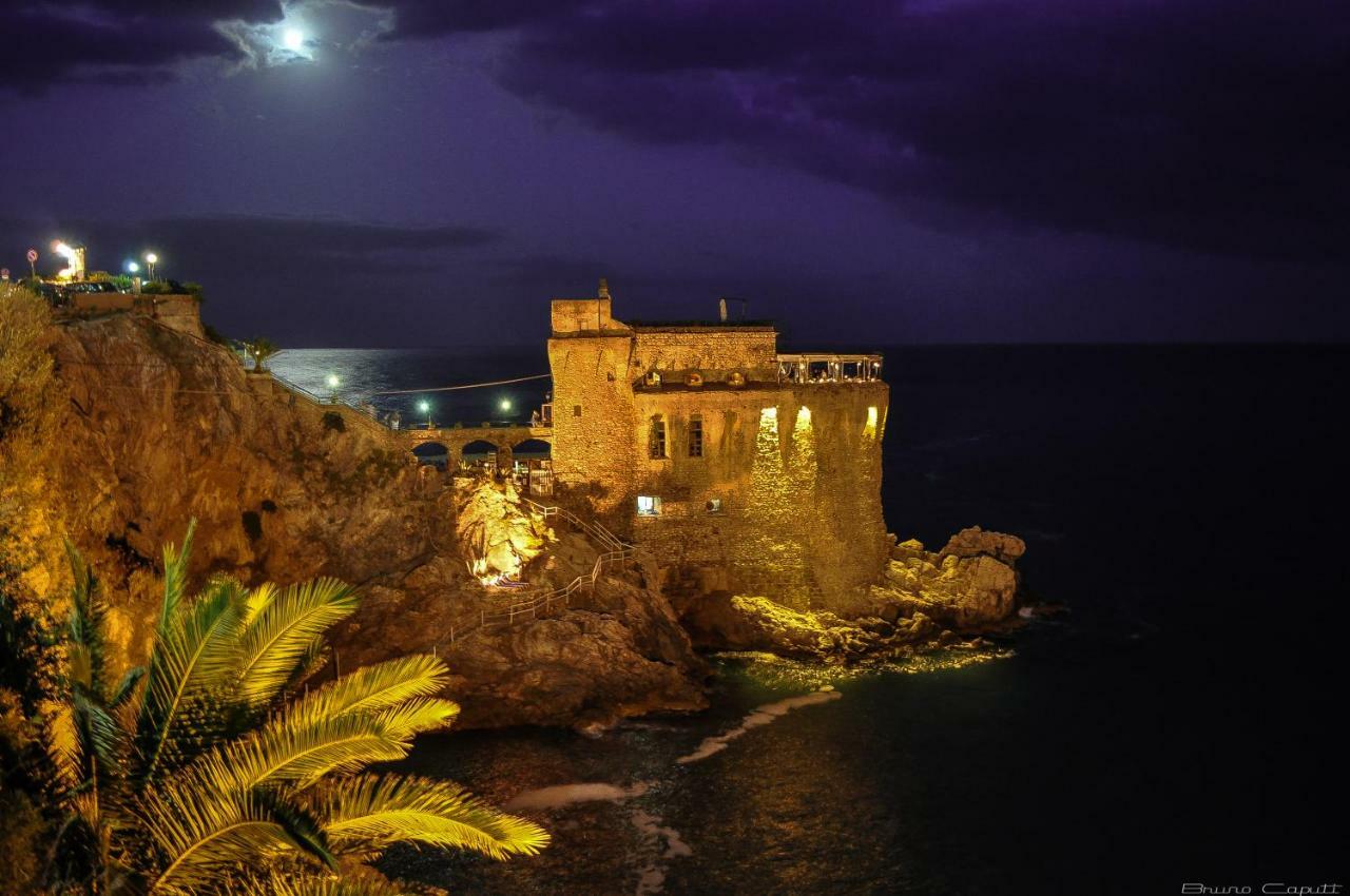 Holiday Home Amalfi Coast ไมยอรี ภายนอก รูปภาพ